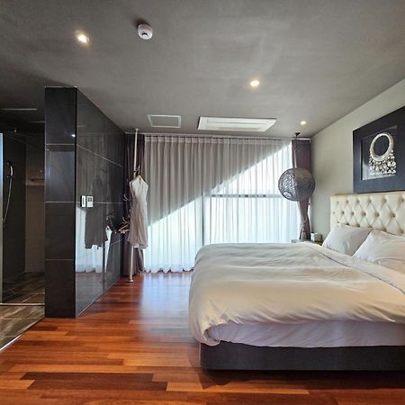 Jeju Hotel Scarboro Согвипхо Экстерьер фото
