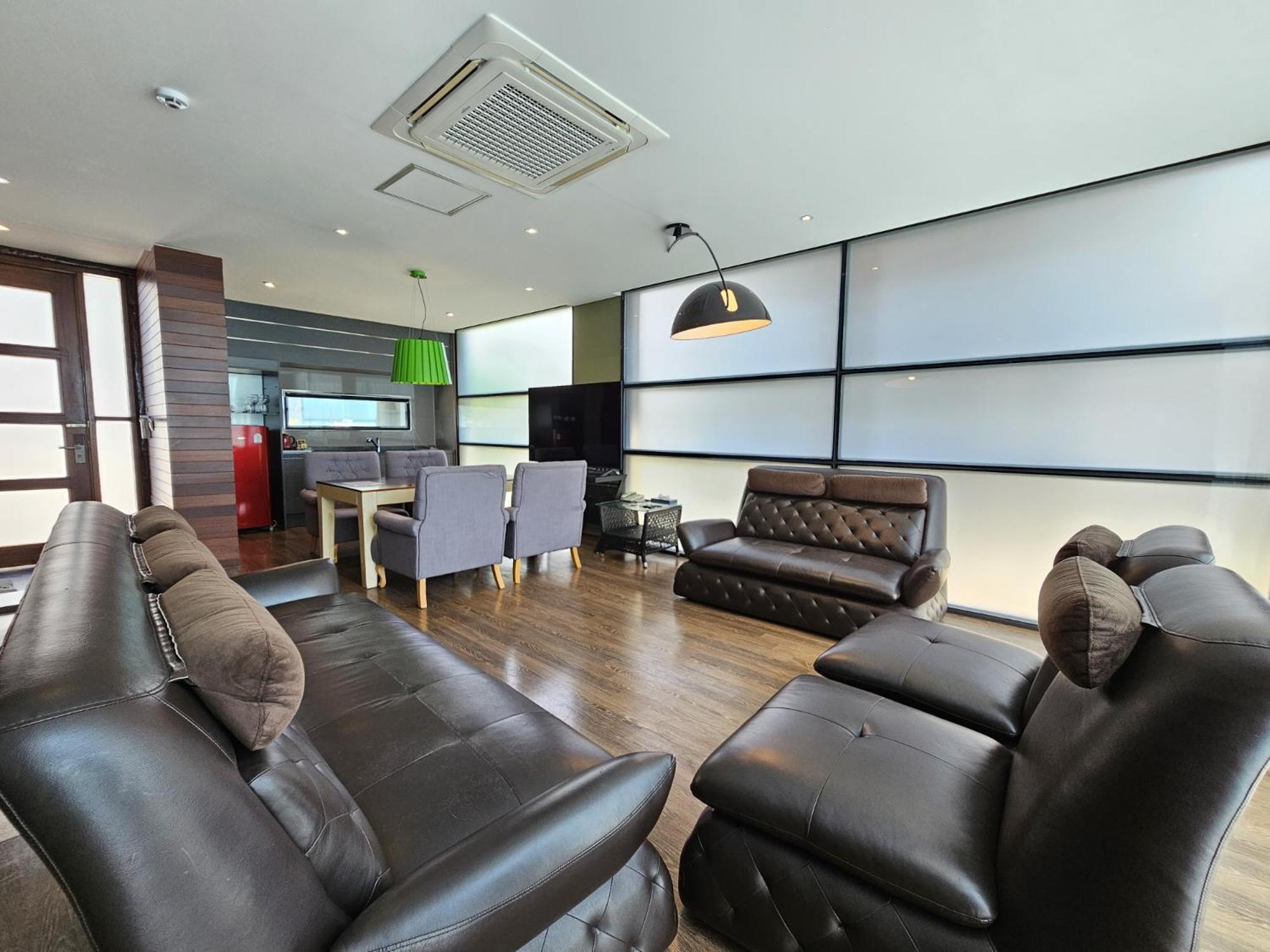 Jeju Hotel Scarboro Согвипхо Экстерьер фото