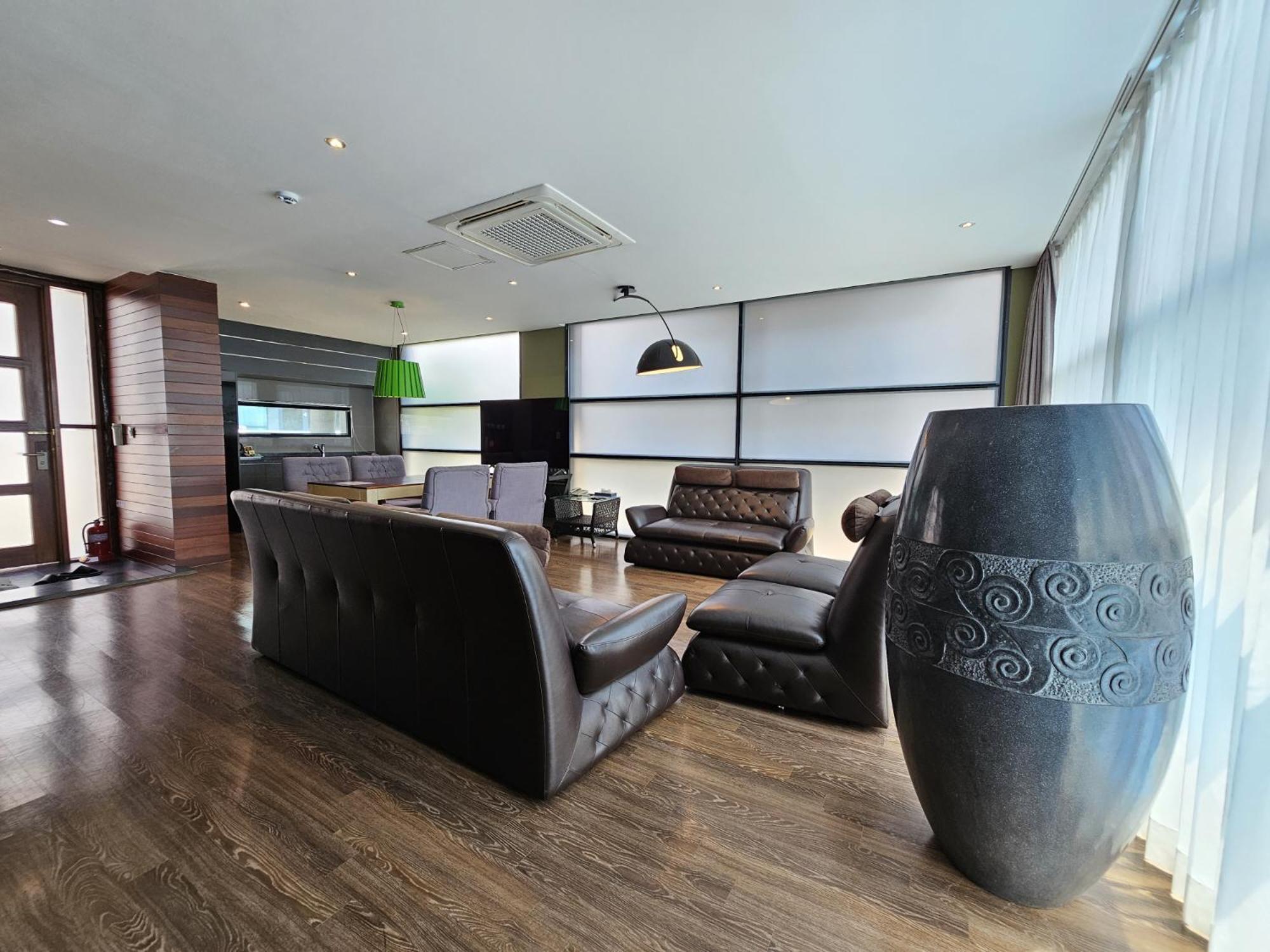 Jeju Hotel Scarboro Согвипхо Экстерьер фото
