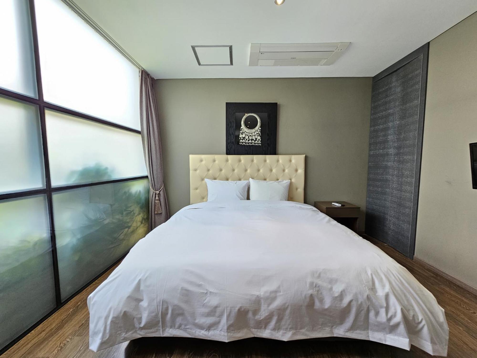 Jeju Hotel Scarboro Согвипхо Экстерьер фото