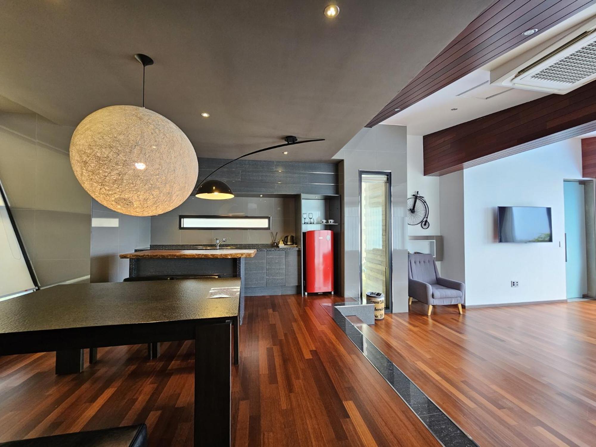 Jeju Hotel Scarboro Согвипхо Экстерьер фото