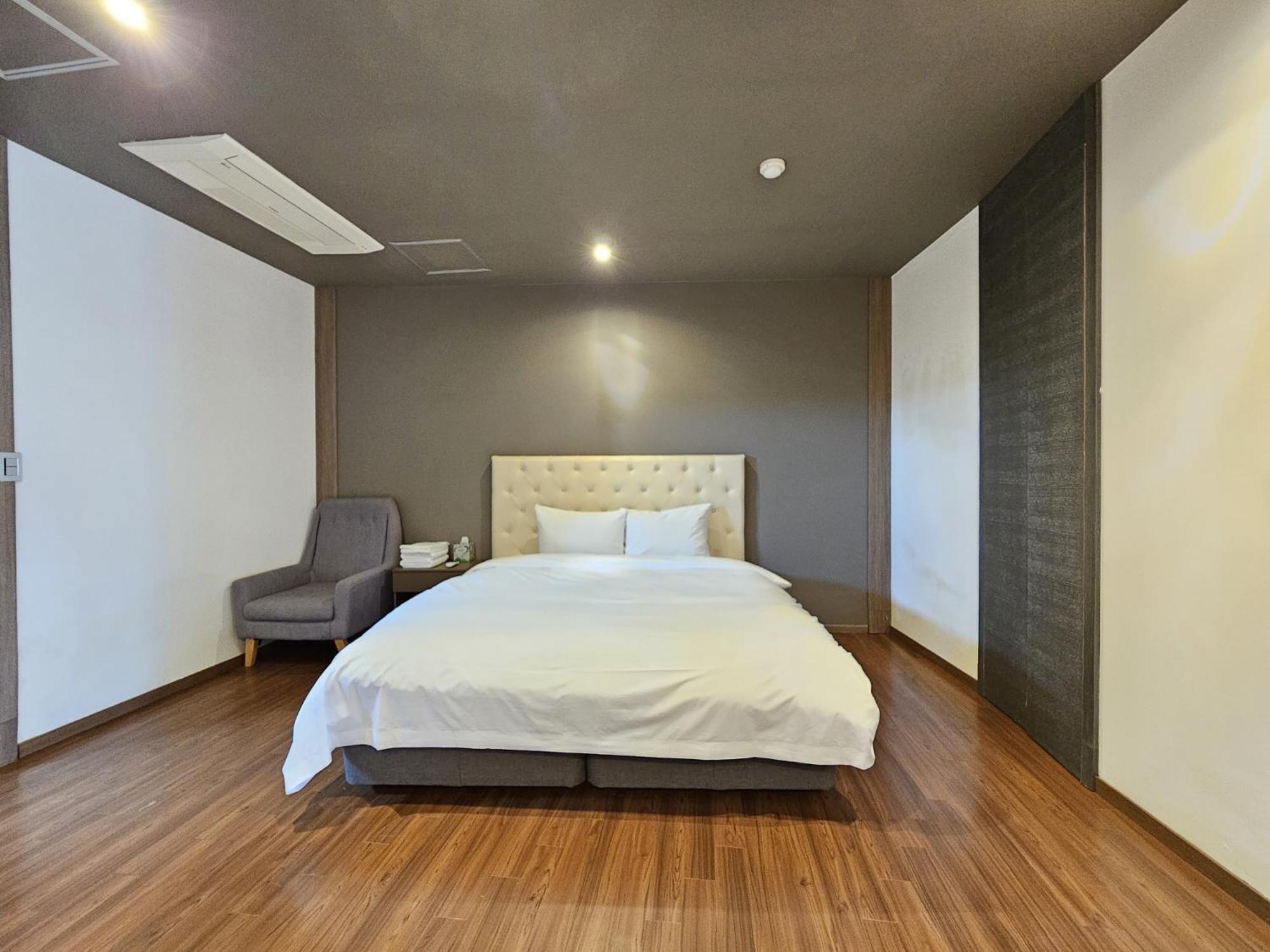 Jeju Hotel Scarboro Согвипхо Экстерьер фото
