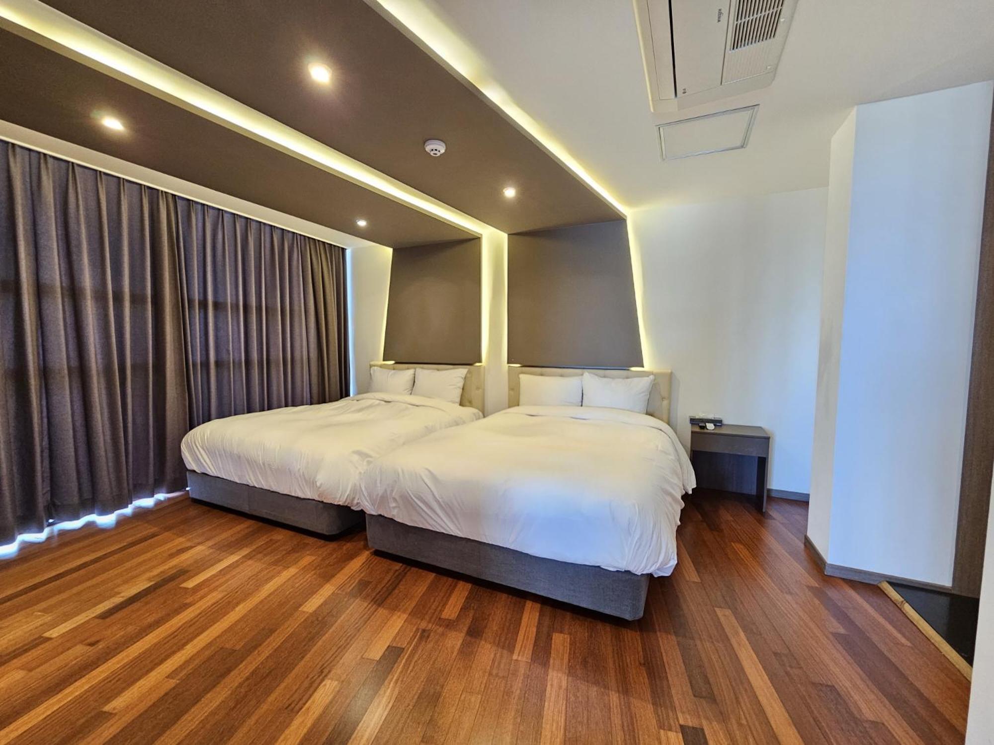 Jeju Hotel Scarboro Согвипхо Экстерьер фото