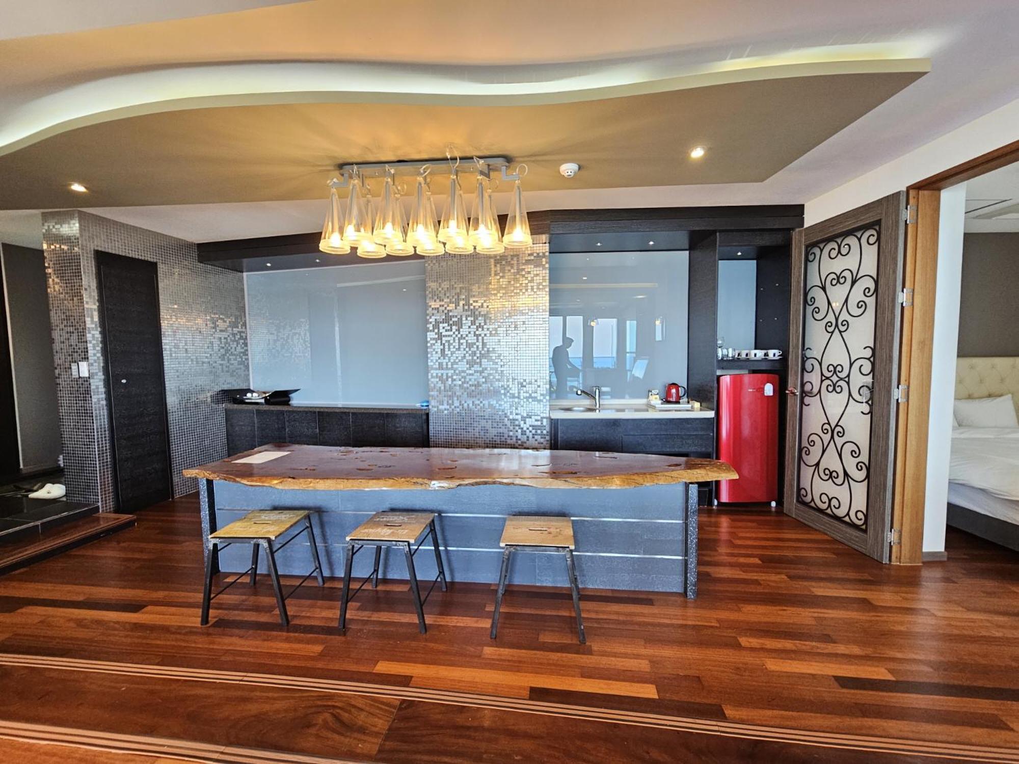 Jeju Hotel Scarboro Согвипхо Экстерьер фото