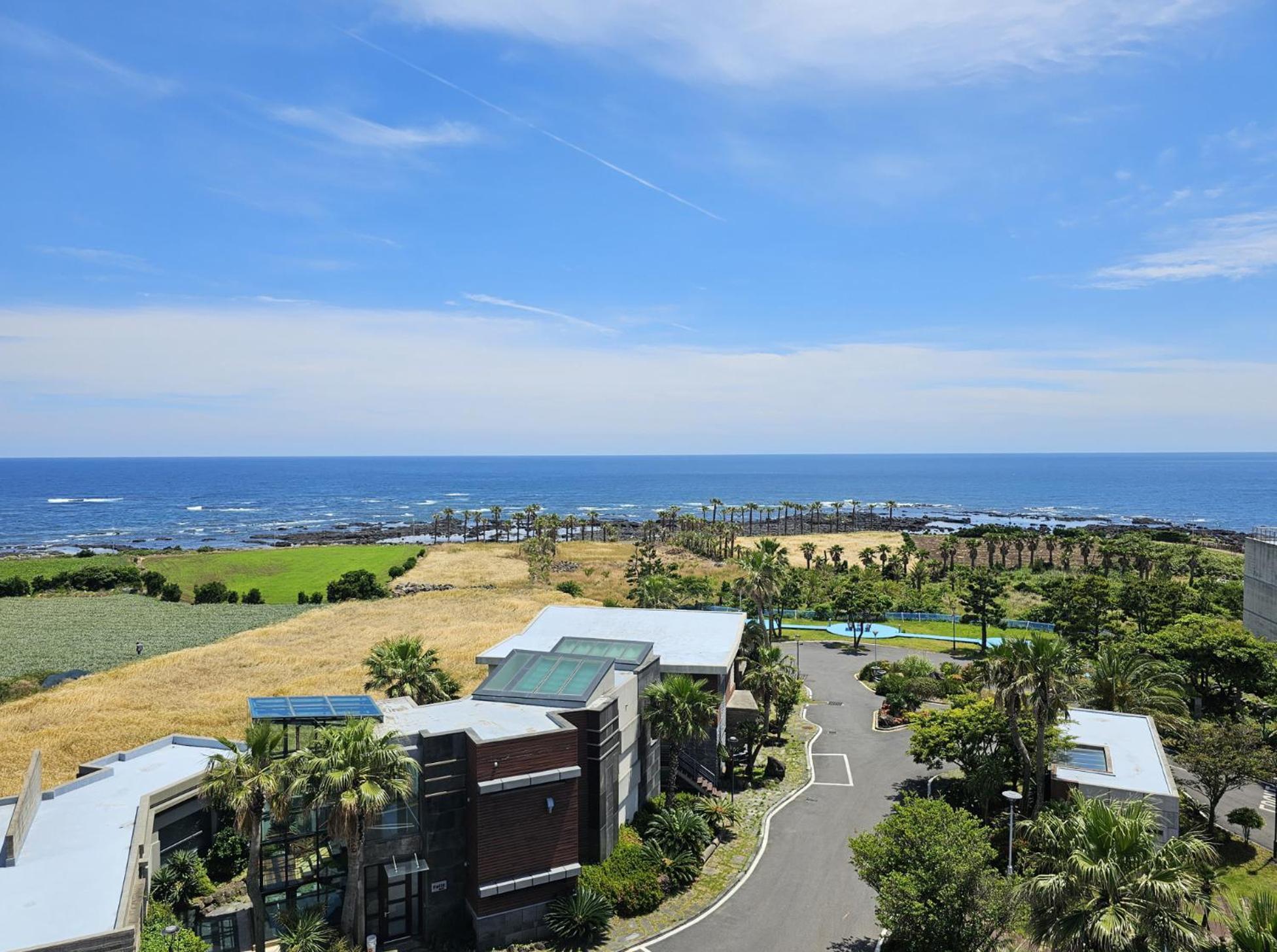 Jeju Hotel Scarboro Согвипхо Экстерьер фото