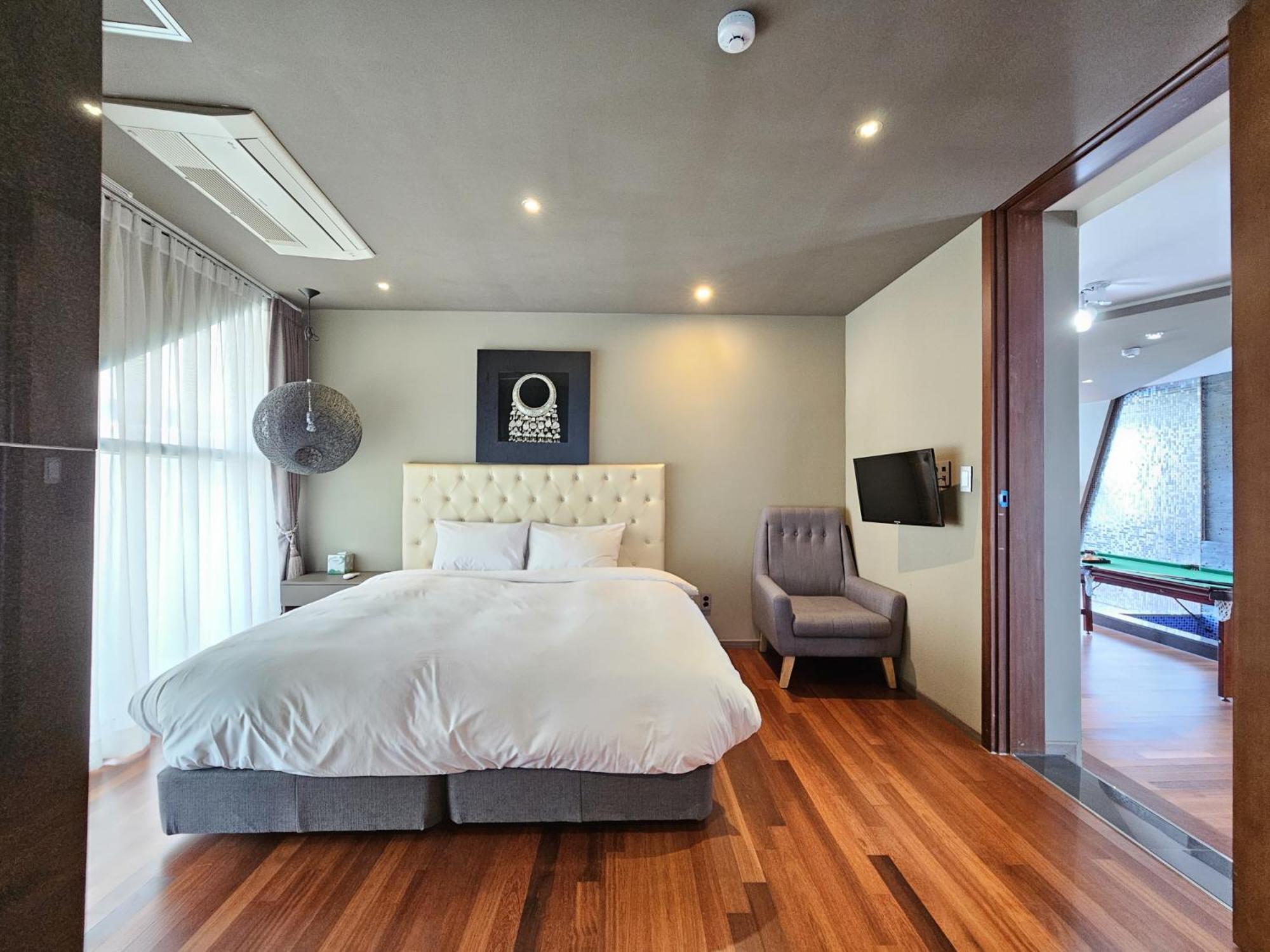 Jeju Hotel Scarboro Согвипхо Экстерьер фото